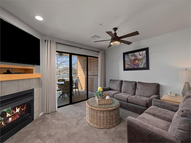 1 Bedroom Luxury Lakefront 1700